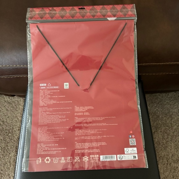 Skullpanda holiday badge flag POP MART - Picture 3 of 3